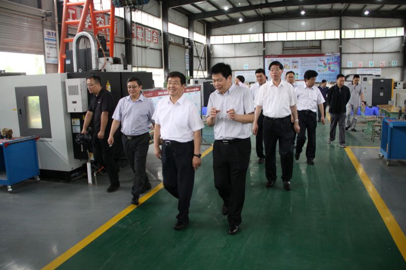 中央統(tǒng)戰(zhàn)部副部長、國家民委主任、黨組書記巴特爾、省委常委、統(tǒng)戰(zhàn)部部長崔保華，州委書記林書成，州委副書記、州長羅涼清、中央統(tǒng)戰(zhàn)部七局局長沈陽，國家民委辦公廳主任張京澤、研究室主任石玉鋼，省委統(tǒng)戰(zhàn)部副部長、省民宗委主任姚斌參加調(diào)研 (3).JPG