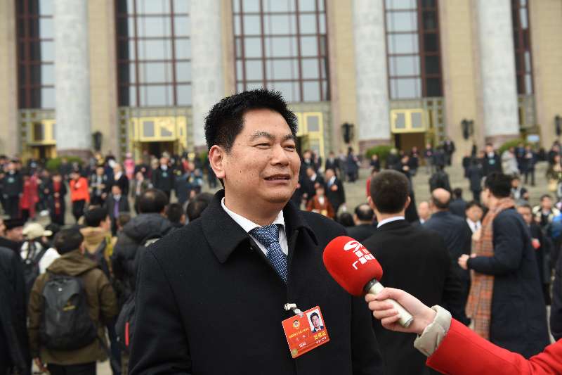 2018年3月3日，民建中央常委、中華職教社副理事長(zhǎng)、民建四川省委副主委、四川國(guó)弘現(xiàn)代教育投資公司董事長(zhǎng)蘇華作為住川全國(guó)政協(xié)委員在參加全國(guó)兩會(huì)時(shí)接受四川衛(wèi)視記者采訪.jpg