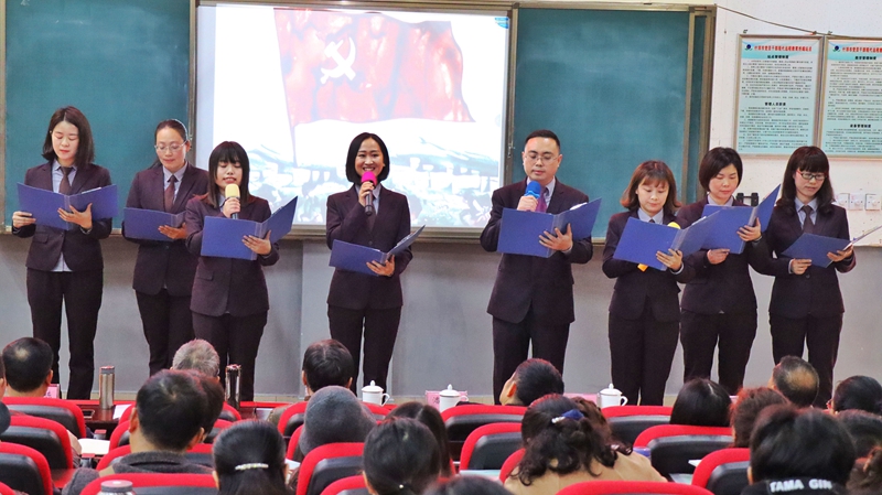 德陽市校園文學社團建設經驗交流暨2018年年會召開.jpg