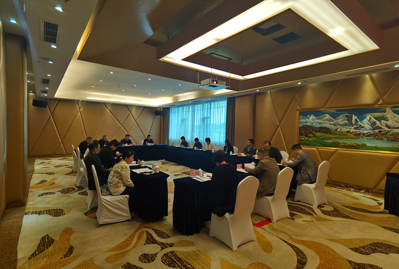 (2020.10.17)德陽外國語學(xué)校召開第五屆理事會第六次會議。蘇華主持會議.jpg