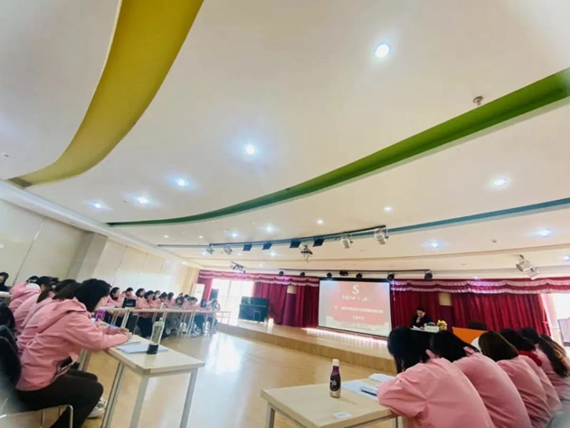 德外幼兒園召開“深化作風(fēng)紀(jì)律建設(shè)暨干部大走訪、教師大家訪”專項(xiàng)工作部署會(huì)暨民主生活會(huì)_副本.jpg