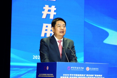 大賽主辦方、中華職業(yè)教育社副理事長蘇華致辭.png