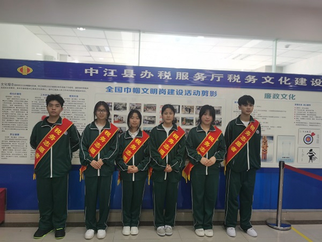 中江職中財(cái)經(jīng)商貿(mào)系學(xué)生參與稅務(wù)局稅收科普活動(dòng)，助力稅法知識(shí)普及2.jpg