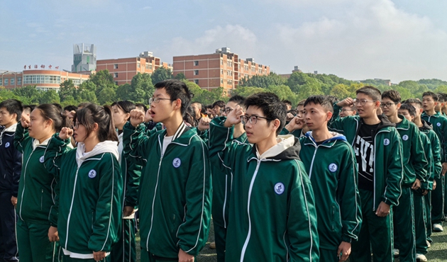 少年應(yīng)有鴻鵠志，旗開風(fēng)振啟征程——中江職中舉辦2025屆高三動(dòng)員大會(huì)2.jpg